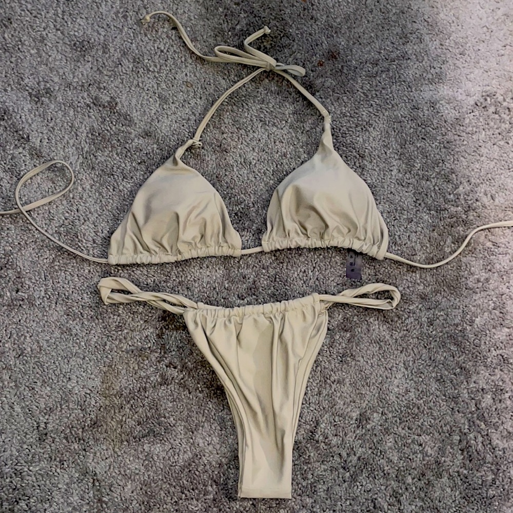 SHEIN bikini size medium good condition. Color khaki